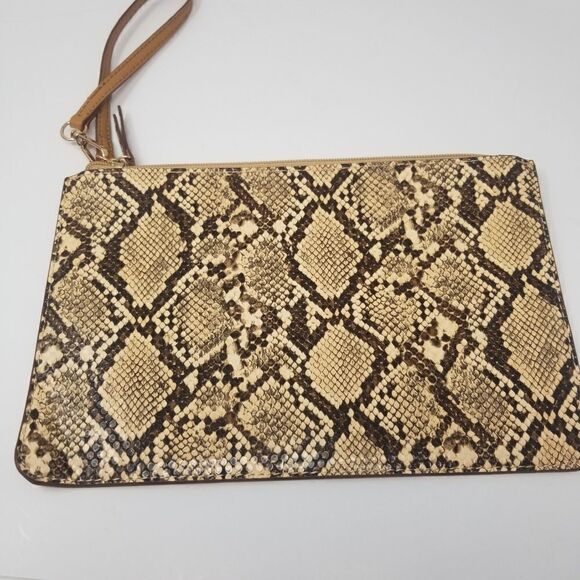Faux Snakeskin Wristlet Bag. - Picture 3 of 6